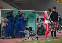 [K리그] 교체 기다리는 부산 박용지