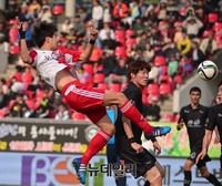 [K리그] 점프 헤딩슛 날린 부산 박용지