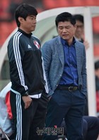 [K리그] 표정 굳은 부산아이파크 윤성효 감독
