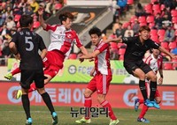 [K리그] 몸을 날린 부산 배천석