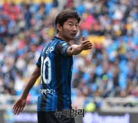 [K리그] 판정 항의하는 인천 이천수