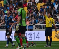 [K리그] 레드카드 받는 인천 조수철