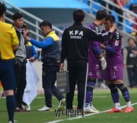 [K리그] 종료 직전 교체되는 유현 골키퍼