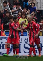 [K리그] 서로격려하는 박주영-차두리