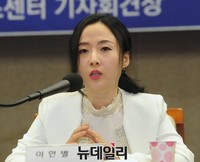 [포토] 발제하는 이한별 탈북난민인권침해신고센터 소장