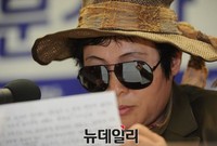 [포토] 북한의 인권침해 증언하는 탈북민