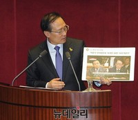 [포토] 총리에 질의하는 홍영표 의원