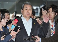 [포토] 심기불편한 김무성 새누리당 대표