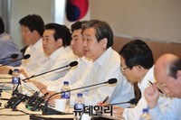 [포토] 전경련 정책간담회 참석한 김무성 대표