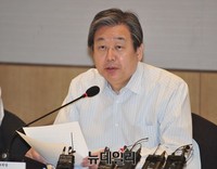 [포토] 모두발언 하는 새누리당 김무성 대표