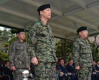 [포토] 김요환 참모총장과 이취임하는 특수전사령관