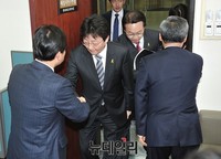 [포토] 주례회동 위해 들어오는 유승민-조해진