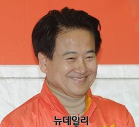 [포토] 밝은 표정의 정동영 후보