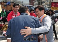 [포토] 인사 나누는 김문수-오세훈-오신환