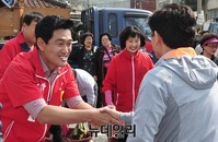 [포토] 인사 나누는 오신환 후보와 김문수 전 경기지사