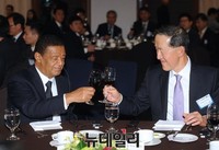 [포토] 에티오피아 대통령과 건배하는 허창수 전경련 회장