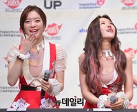 [포토] 눈물흘리는 달샤벳 '아영-지율'