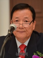 [포토] '한반도 안보와 국가보훈' 주제발표하는 유영옥 원장