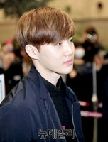 [포토] 출국 기다리는 엑소 멤버 수호