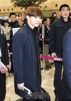 [포토] 모범생 포스 뿜으며 출국하는 수호