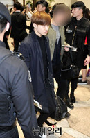 [포토] 단정한 복장으로 출국하는 엑소 수호