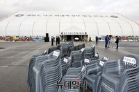 [포토] 세월호 분향소에 덩그러니 남은 국회의원들 의자