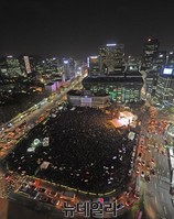 [포토] 시청앞 광장에 모인 세월호 1주기 추모객들