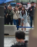 [포토] 세월호 추모하러와서 손가락욕?