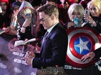 [포토] 로버트 다우니 주니어 '인기 장난 아니네~!'