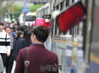 [포토] 시위대에 파손된 경찰차 사이드미러