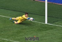 [포토] 슈퍼세이브 하는 현대 김승규 선수