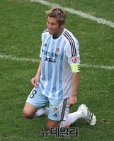 [포토] 무승부 허탈해 하는 울산 현대 양동현