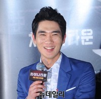 [포토] '차이나타운' 영화 속 카리스마 엄태구 '반전 미소'