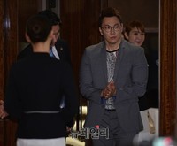 [포토] 슈퍼아이돌 출정식, 입장하는 더원