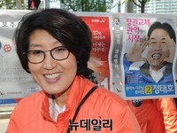 [포토] 탈당한 이행자 서울시의원, 정동영 후보 지원유세