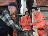 [포토] 관악을 유세 나선 정동영 후보