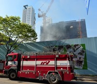 [포토] 연기가 남아있는 정자동 화재현장