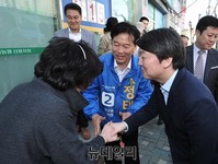 [포토] 새정치 정태호 지지 호소하는 안철수 의원