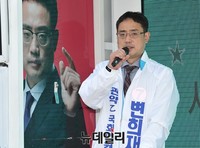 [포토] 유세활동 하는 무소속 변희재 후보