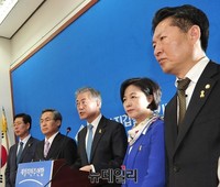 [포토] 성완종리스트 관련 기자회견 갖는 문재인 대표