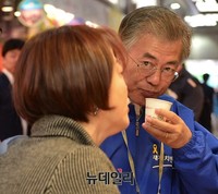 [포토] 전통시장 찾은 문재인 대표