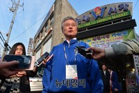 [포토] 관악 신원시장 찾은 문재인 대표