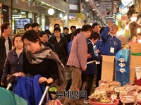 [포토] 관악 신원시장 찾은 문재인대표