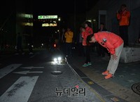 [포토] 퇴근시민들에게 고개숙인 정동영 후보