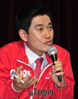 [포토] 사시존치 공청회 참석한 오신환 후보