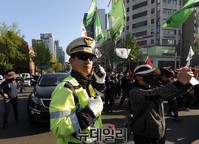 [포토] 낙원상가 방향으로 향하는 민주노총 시위대