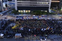 [포토] 세월호 주말집회 '촛불로 만든 노란 리본'