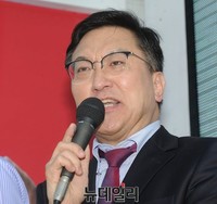 [포토] 변희재 후보 지원유세 나선 황장수 소장