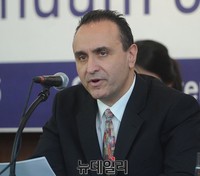 [포토] 인사말하는 레비 社 프랭크 아비난티 총괄 부사장