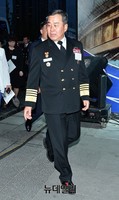 [포토] 나라사랑호국음악회, 입장하는 정호섭 해군참모총장
